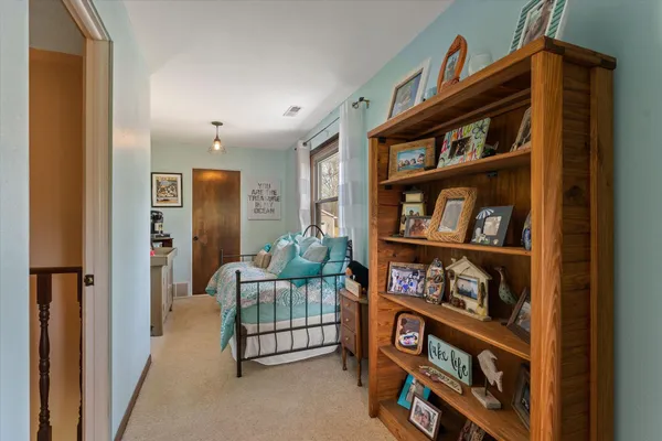 $575,000 | 70328 Lakeview Drive, Edwardsburg, MI 49112