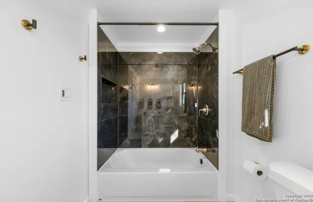 $329,999 | 302 Weathercock Lane, Windcrest, TX 78239