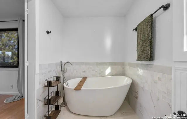 $329,999 | 302 Weathercock Lane, Windcrest, TX 78239