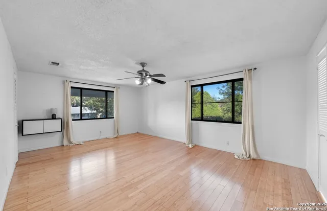 $329,999 | 302 Weathercock Lane, Windcrest, TX 78239