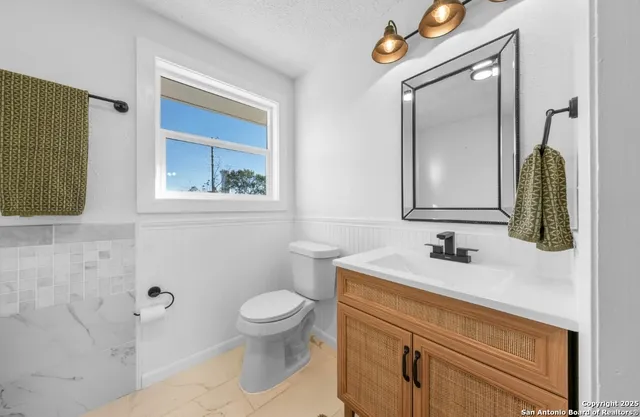 $329,999 | 302 Weathercock Lane, Windcrest, TX 78239