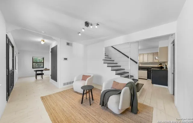 $329,999 | 302 Weathercock Lane, Windcrest, TX 78239