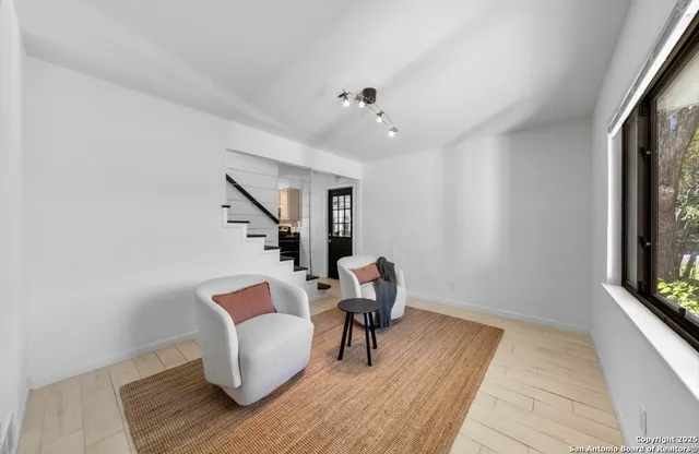 $329,999 | 302 Weathercock Lane, Windcrest, TX 78239