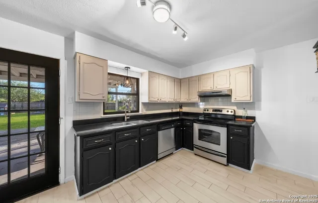 $329,999 | 302 Weathercock Lane, Windcrest, TX 78239