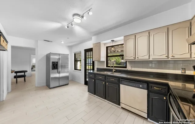 $329,999 | 302 Weathercock Lane, Windcrest, TX 78239