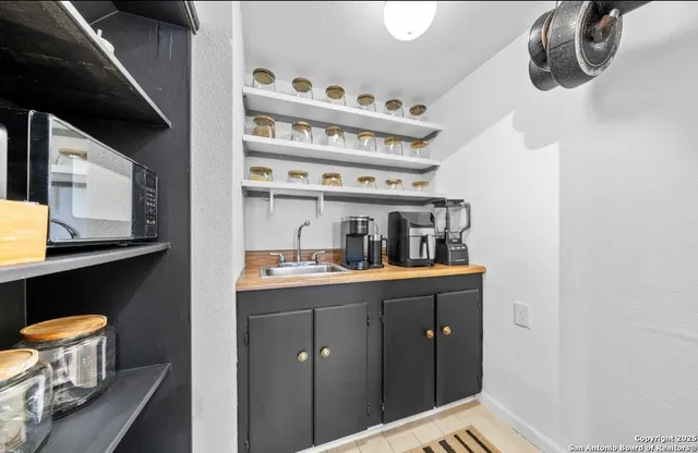 $329,999 | 302 Weathercock Lane, Windcrest, TX 78239