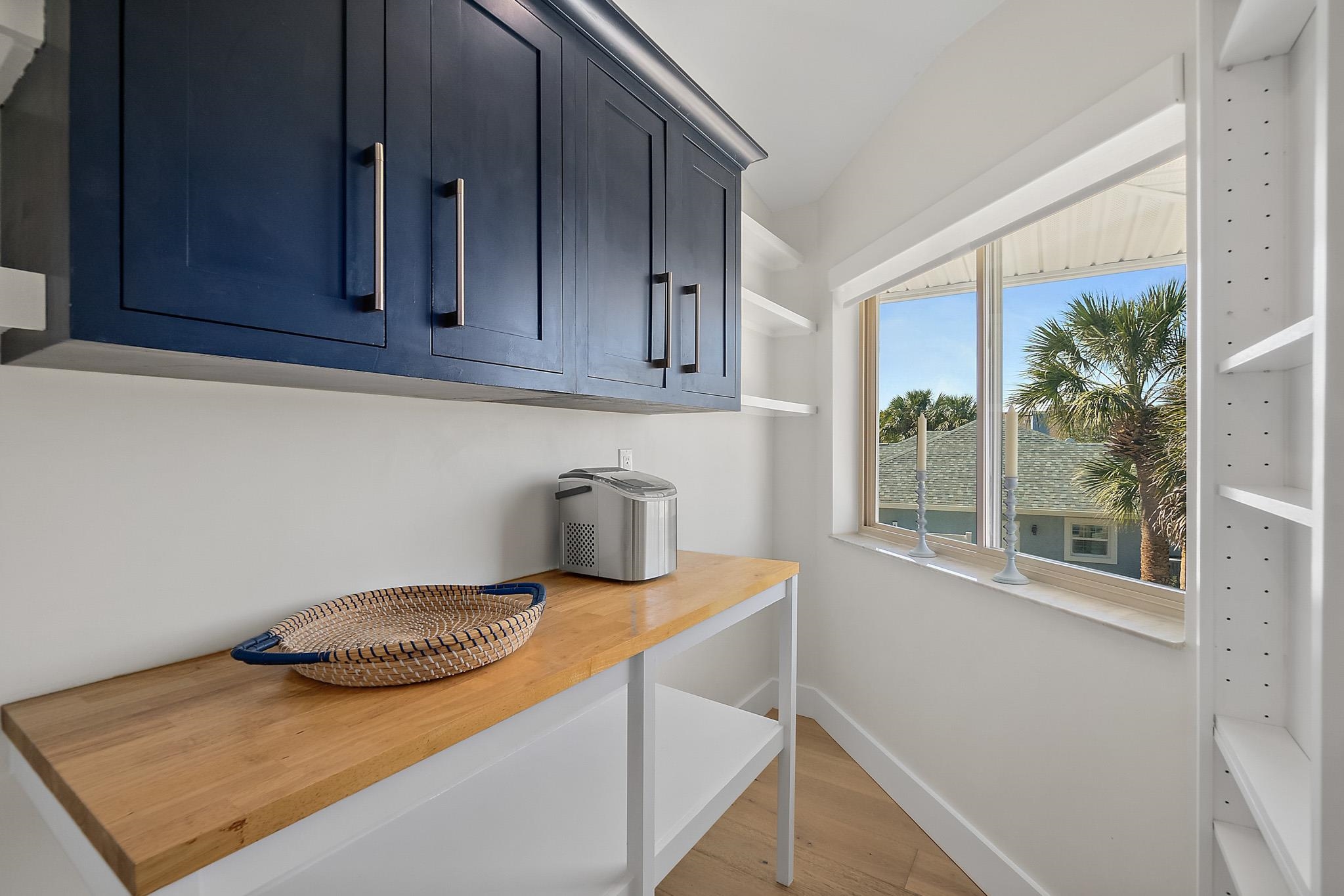 7 Sabor De Sal Road St. Augustine, FL 32080 - Photo 17 of 59 Large butler's pantry