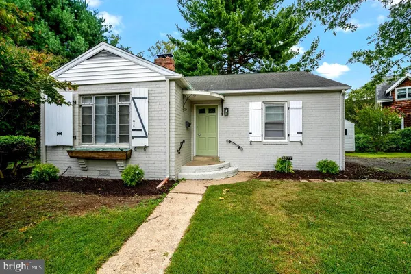 $3,200 | 3977 26th Street North, Arlington, VA 22207
