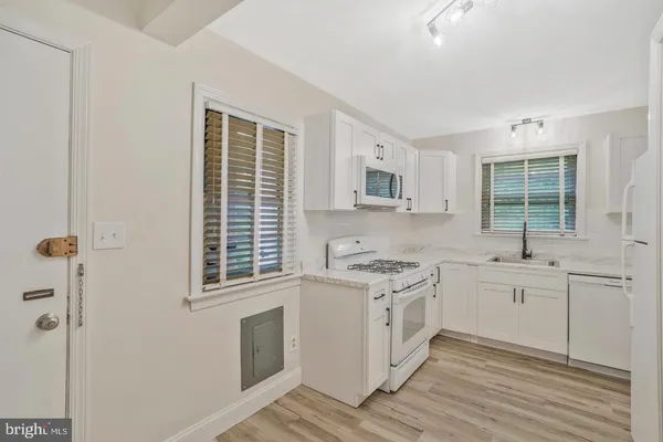 $3,200 | 3977 26th Street North, Arlington, VA 22207