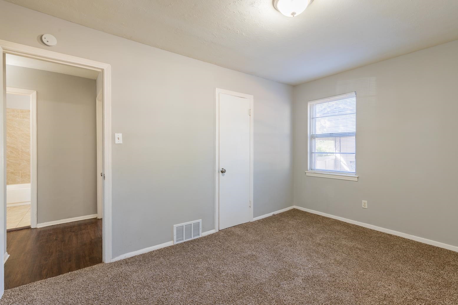 5581 Lochinvar Road Memphis, TN 38116 - Photo 17 of 19 a view of a livingroom with a window