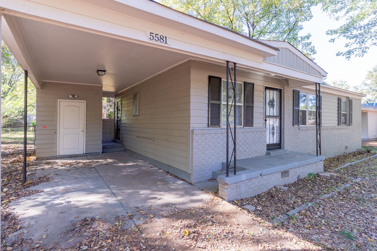 5581 Lochinvar Road Memphis, TN 38116 - Photo 3 of 19 a view of a house with backyard