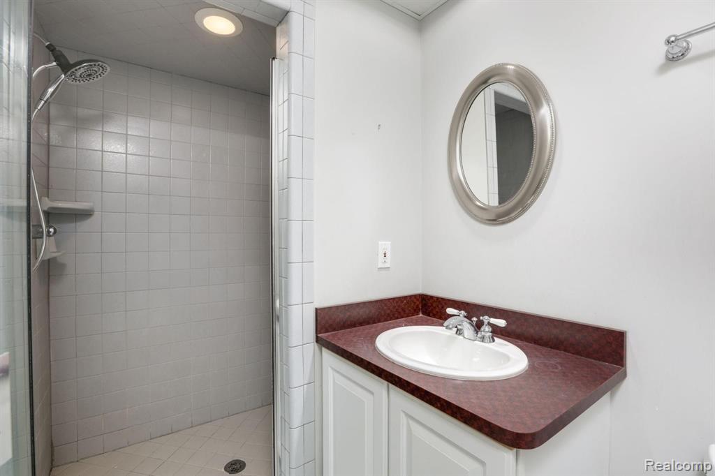 1110 Vernier Road Grosse Pointe Woods, MI 48236 - Photo 27 of 33