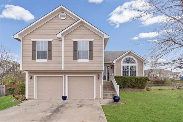 $340,000 | 304 Givan Court, Belton, MO 64012