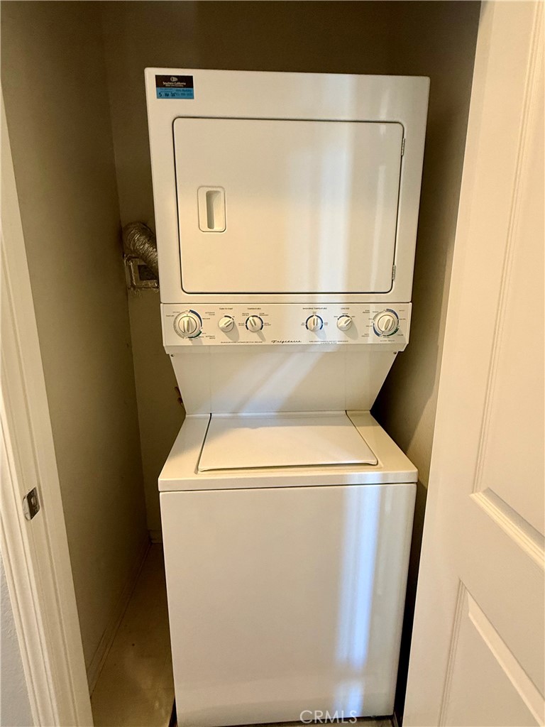 36368 Grazia Way Winchester, CA 92596 - Photo 21 of 27 a utility room with dryer and washer