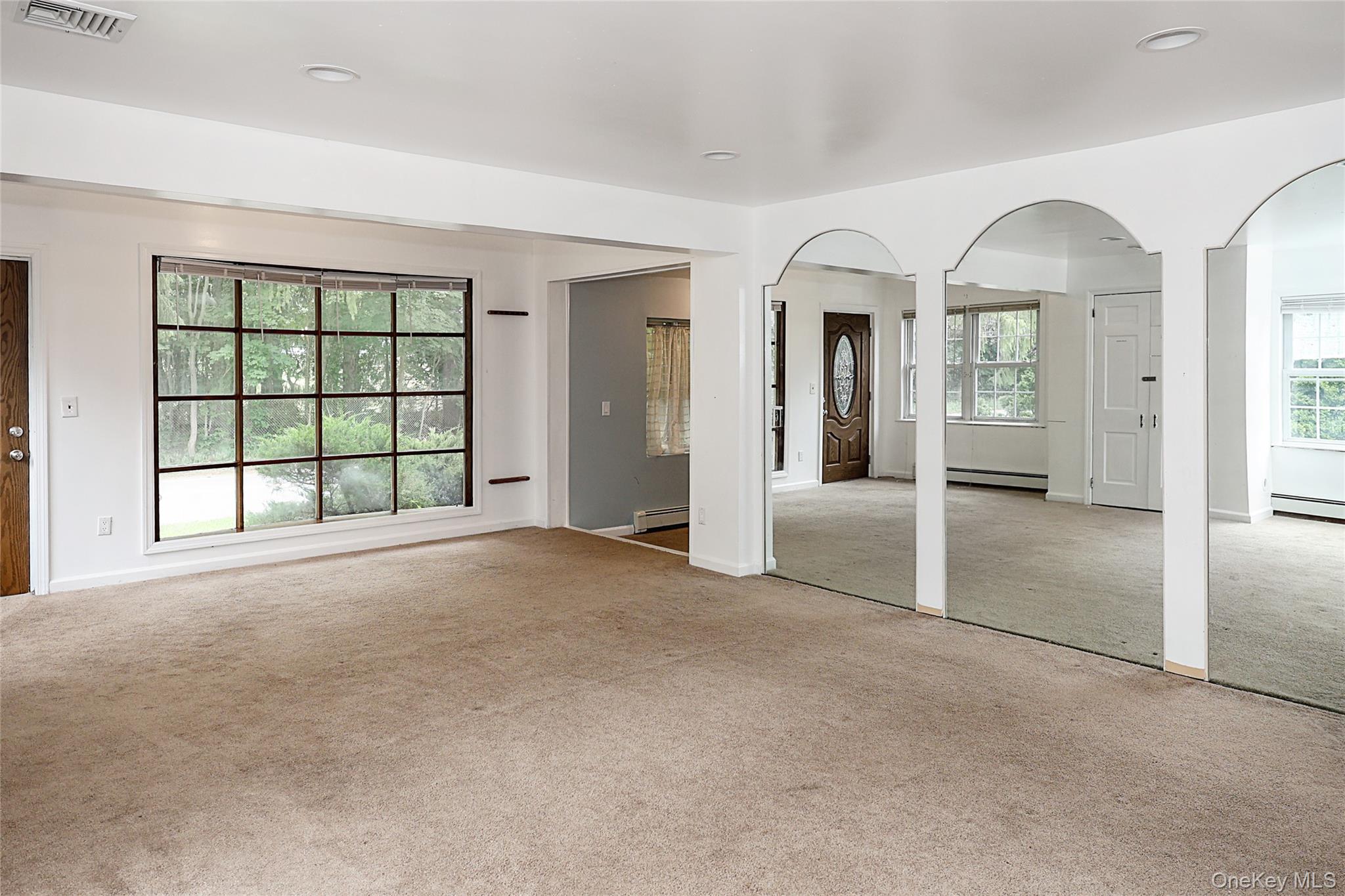 49 Red Ground Road Roslyn Heights, NY 11577 - Photo 6 of 36