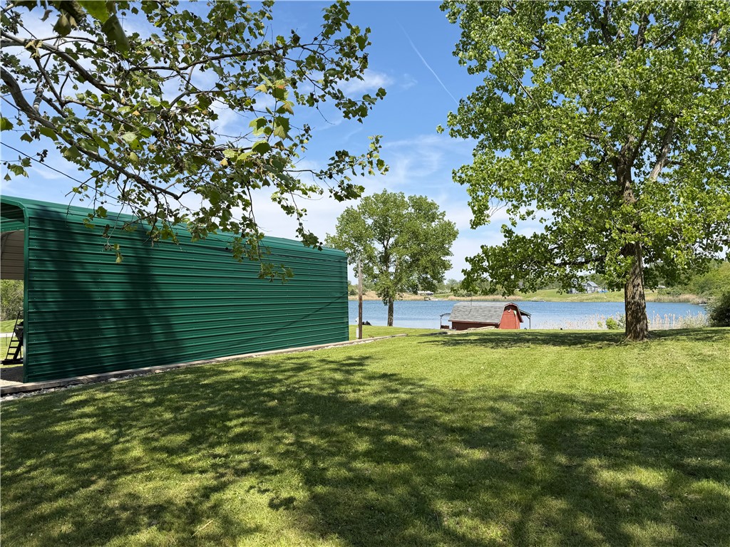 402 North End Road Oakwood, IL 61858 - Photo 2 of 23