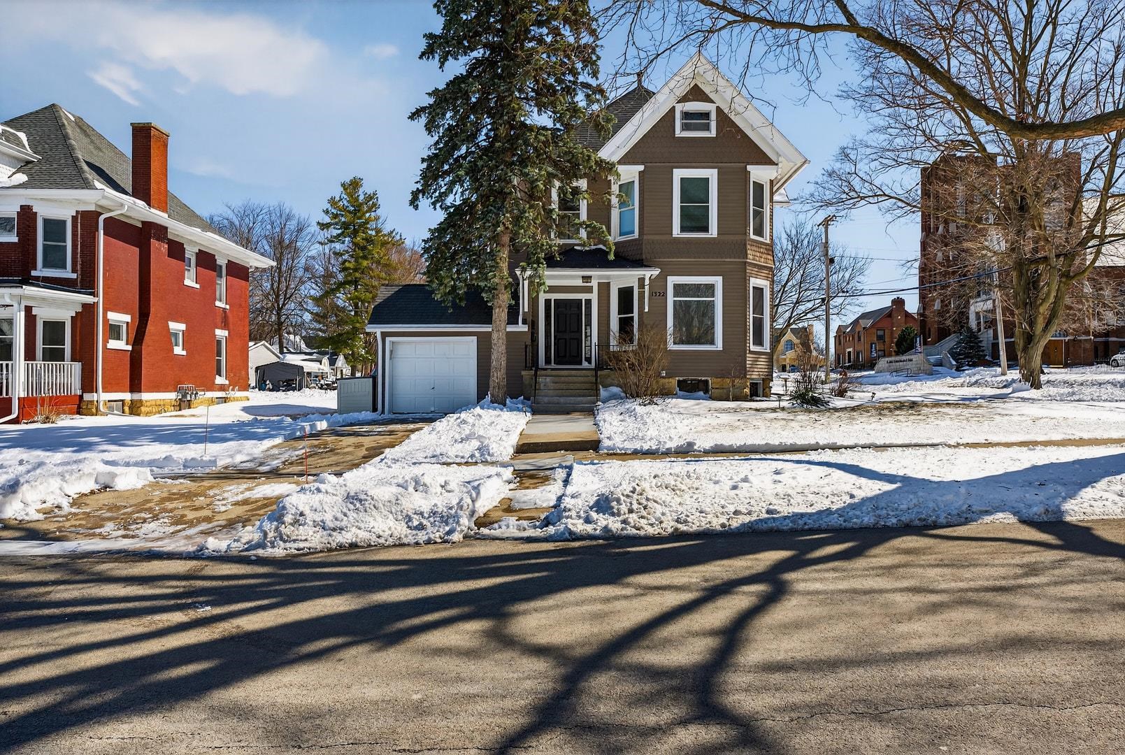 1322 17th Avenue Monroe, WI 53566 - Photo 2 of 60
