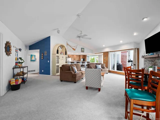 $749,000 | 10660 North Southshore Drive, Unit D3, Syracuse, IN 46567