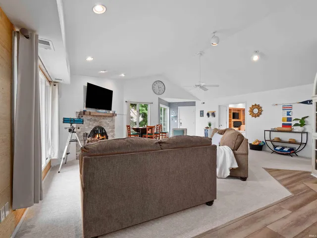 $749,000 | 10660 North Southshore Drive, Unit D3, Syracuse, IN 46567