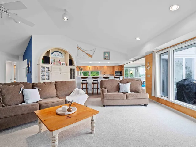 $749,000 | 10660 North Southshore Drive, Unit D3, Syracuse, IN 46567