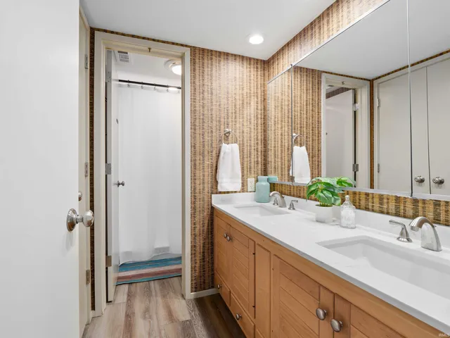 $749,000 | 10660 North Southshore Drive, Unit D3, Syracuse, IN 46567