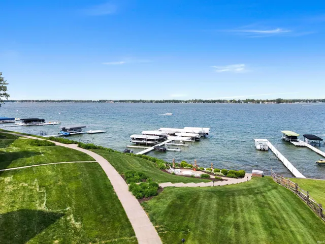 $749,000 | 10660 North Southshore Drive, Unit D3, Syracuse, IN 46567