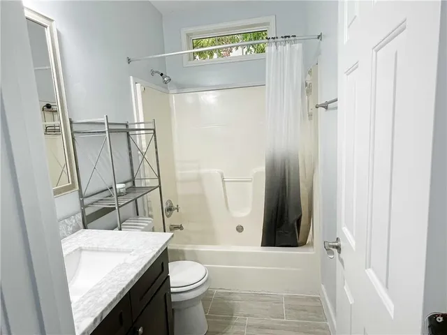 $1,800 | 2111 Rousseau Street, New Orleans, LA 70130