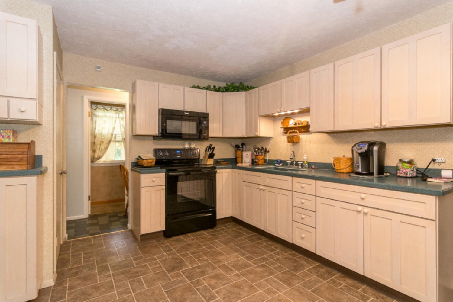 2410 Weaver Road Niles, MI 49120 - Photo 4 of 39 2410 Weaver Rd Niles MI 49120-large-006-