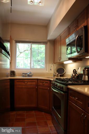 1608 Preston Road, Unit 80116 Alexandria, VA 22302 - Photo 2 of 21 Kitchen