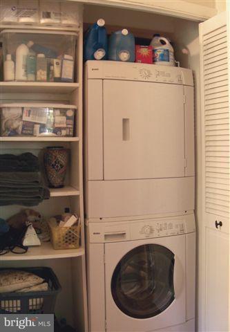 1608 Preston Road, Unit 80116 Alexandria, VA 22302 - Photo 17 of 21 Laundry