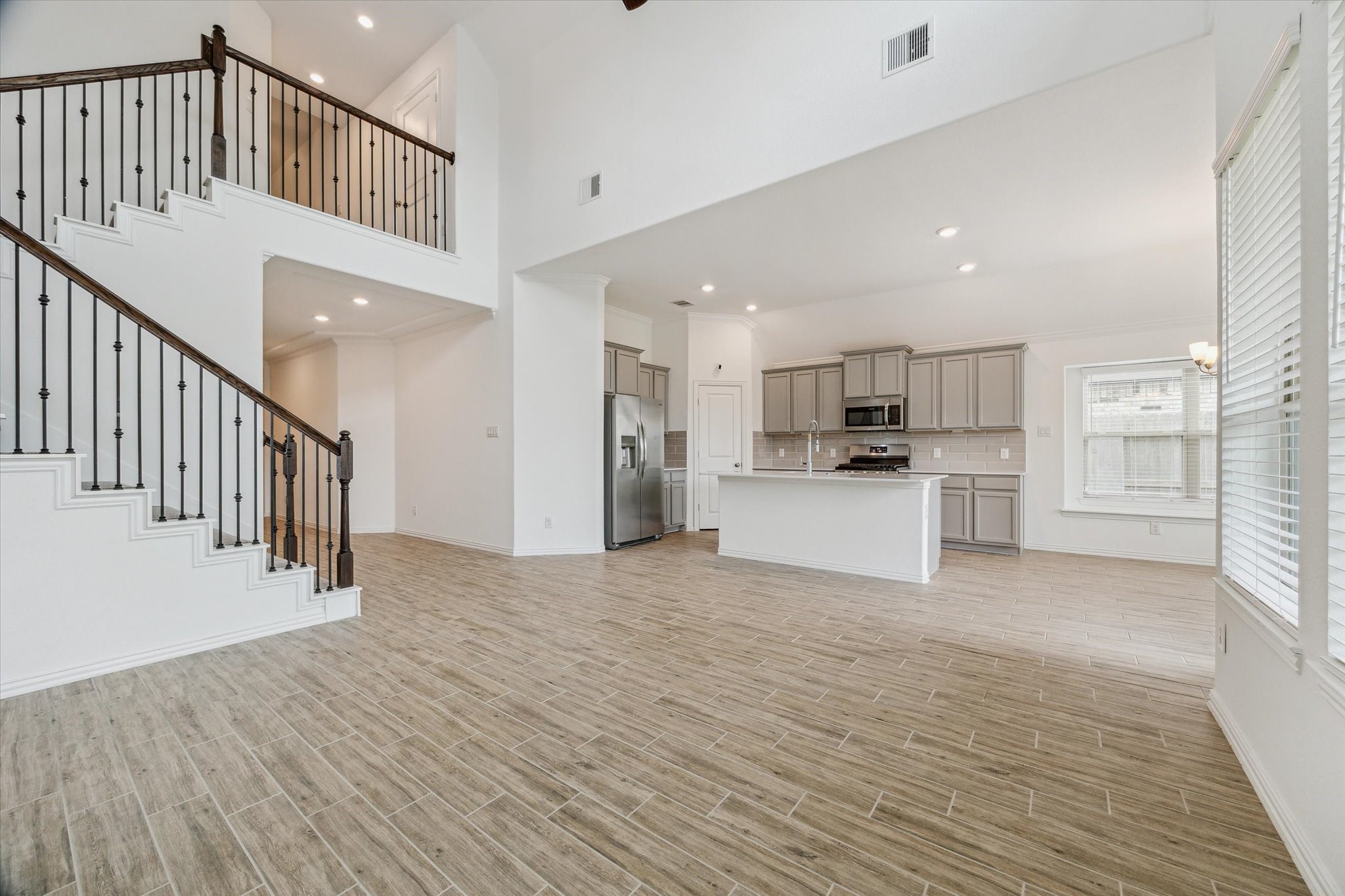 4838 Albany Ridge Lane Rosharon, TX 77583 - Photo 7 of 32