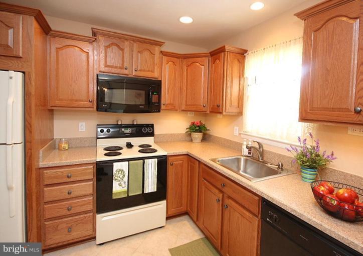 24109 Bush Hill Road Gaithersburg, MD 20882 - Photo 12 of 28 Kitchen