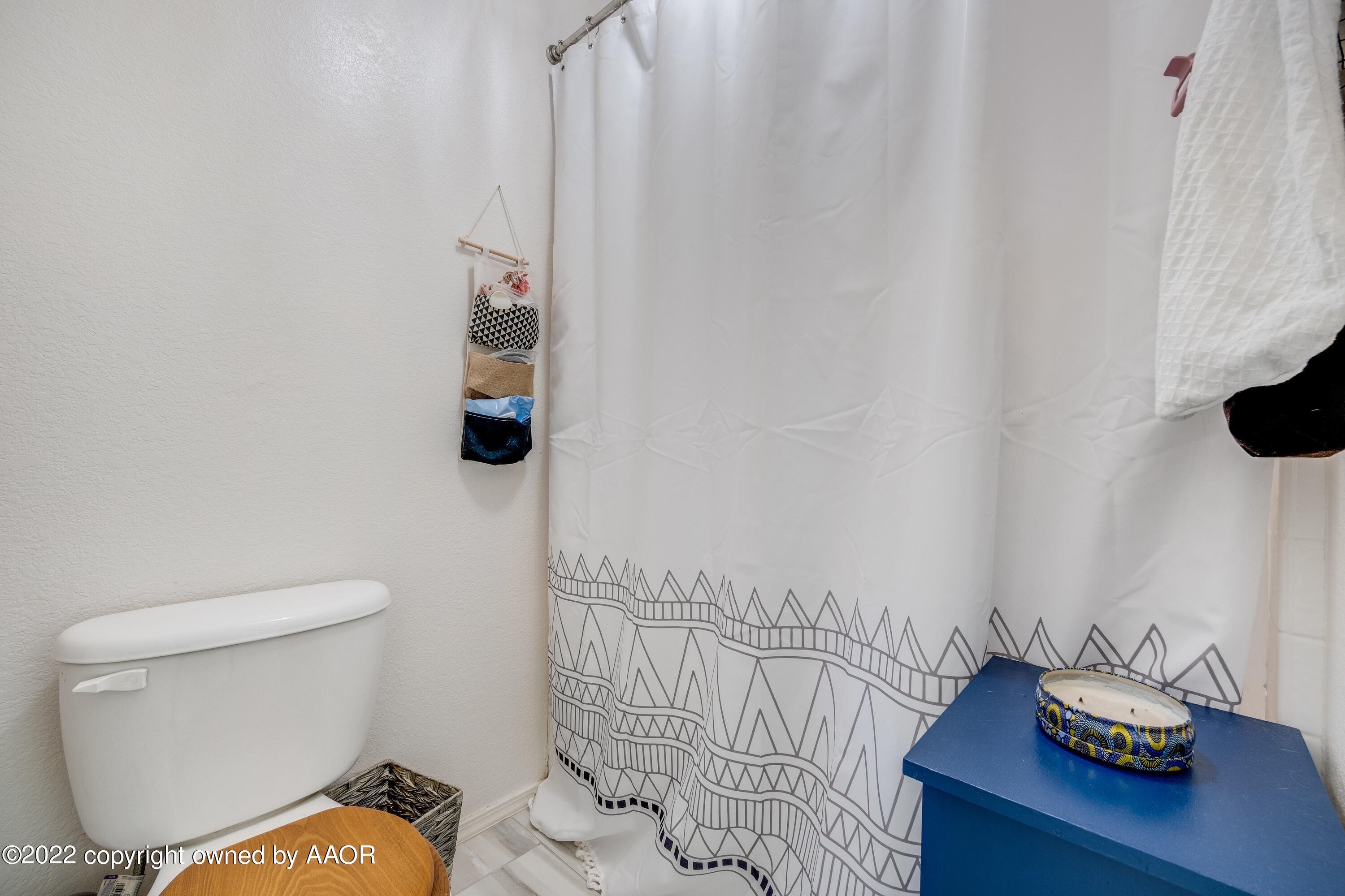 5001 Capulin Lane Amarillo, TX 79110 - Photo 15 of 22 a bathroom with a toilet and a sink