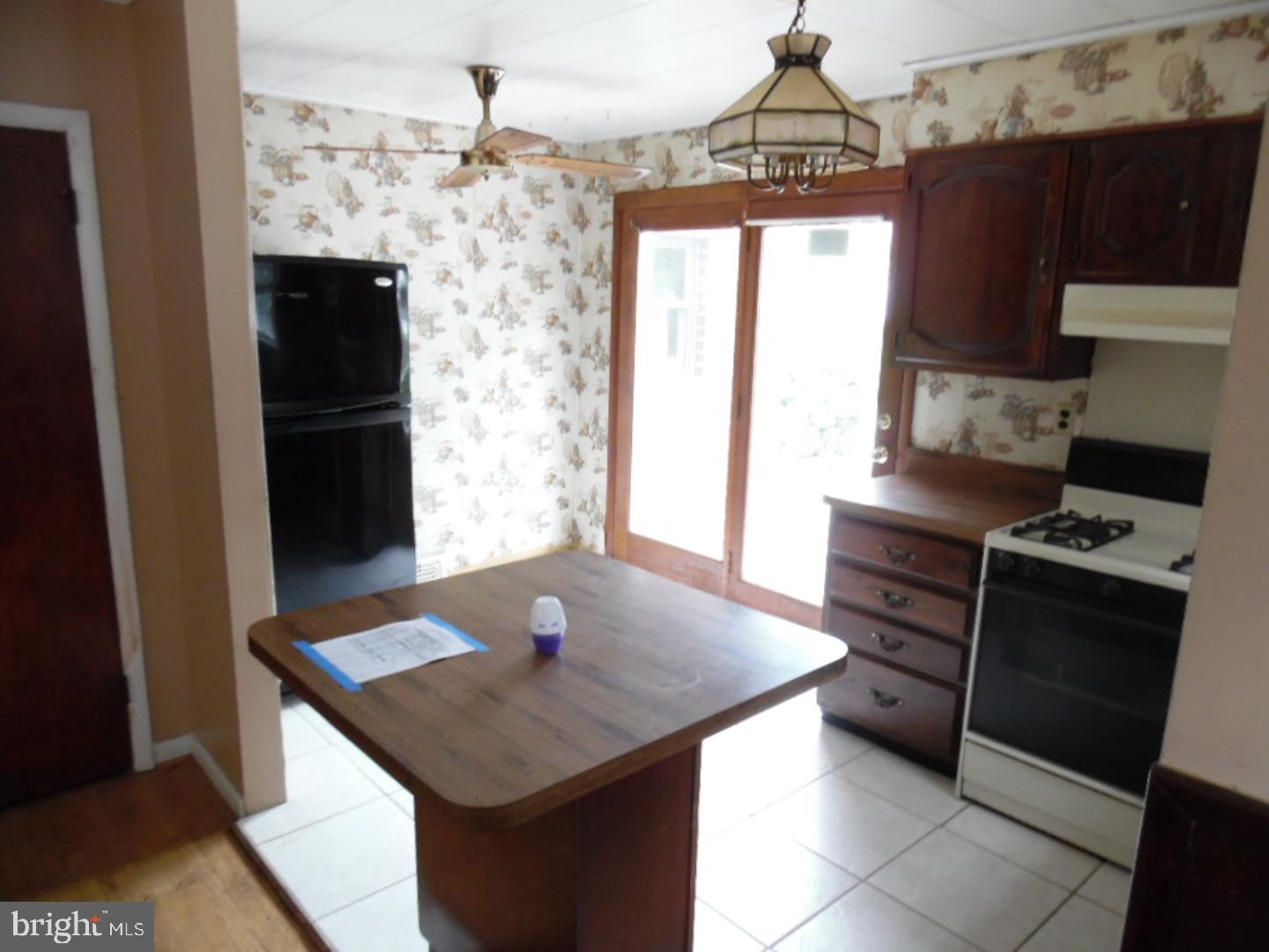121 Laurel Road Sharon Hill, PA 19079 - Photo 4 of 9 Gallery Image 4