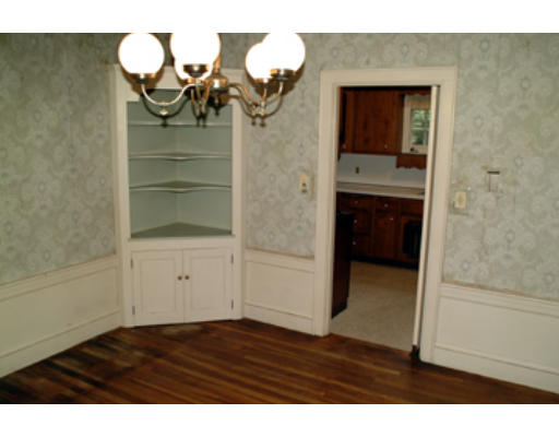 28 Oxford Road Westwood, MA 02090 - Photo 4 of 6 Gallery Image 4