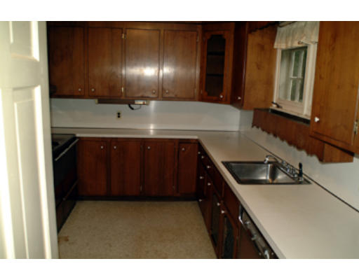 28 Oxford Road Westwood, MA 02090 - Photo 5 of 6 Gallery Image 5