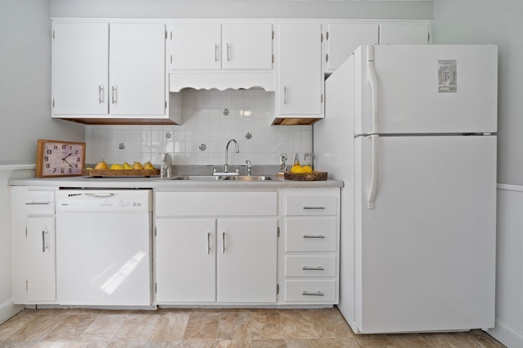 31 Warren Road Ashland, MA 01721 - Photo 8 of 33 Gallery Image 8