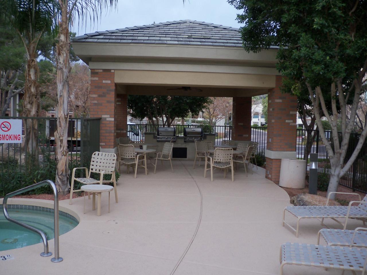 4488 East Thomas Road, Unit 3014 Phoenix, AZ 85018 - Photo 5 of 10 grill
