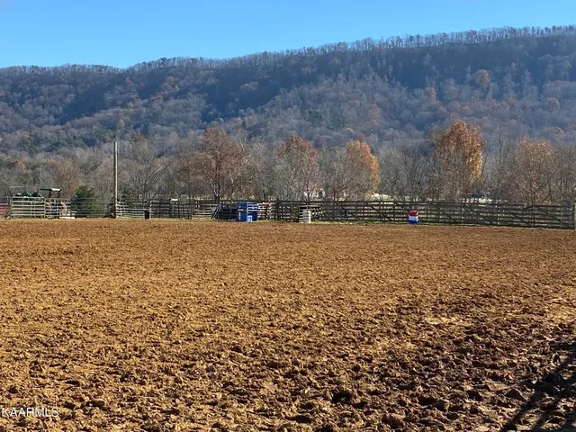 a view of a tennis court