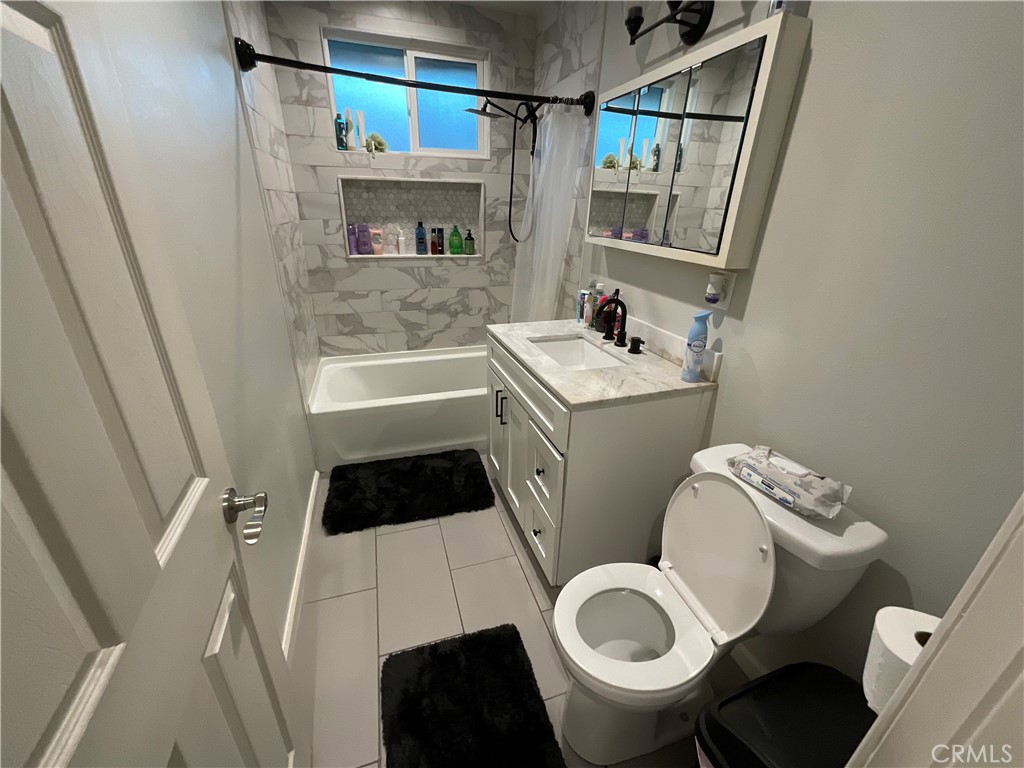 114 South Acacia Avenue Rialto, CA 92376 - Photo 14 of 27 full bathroom view