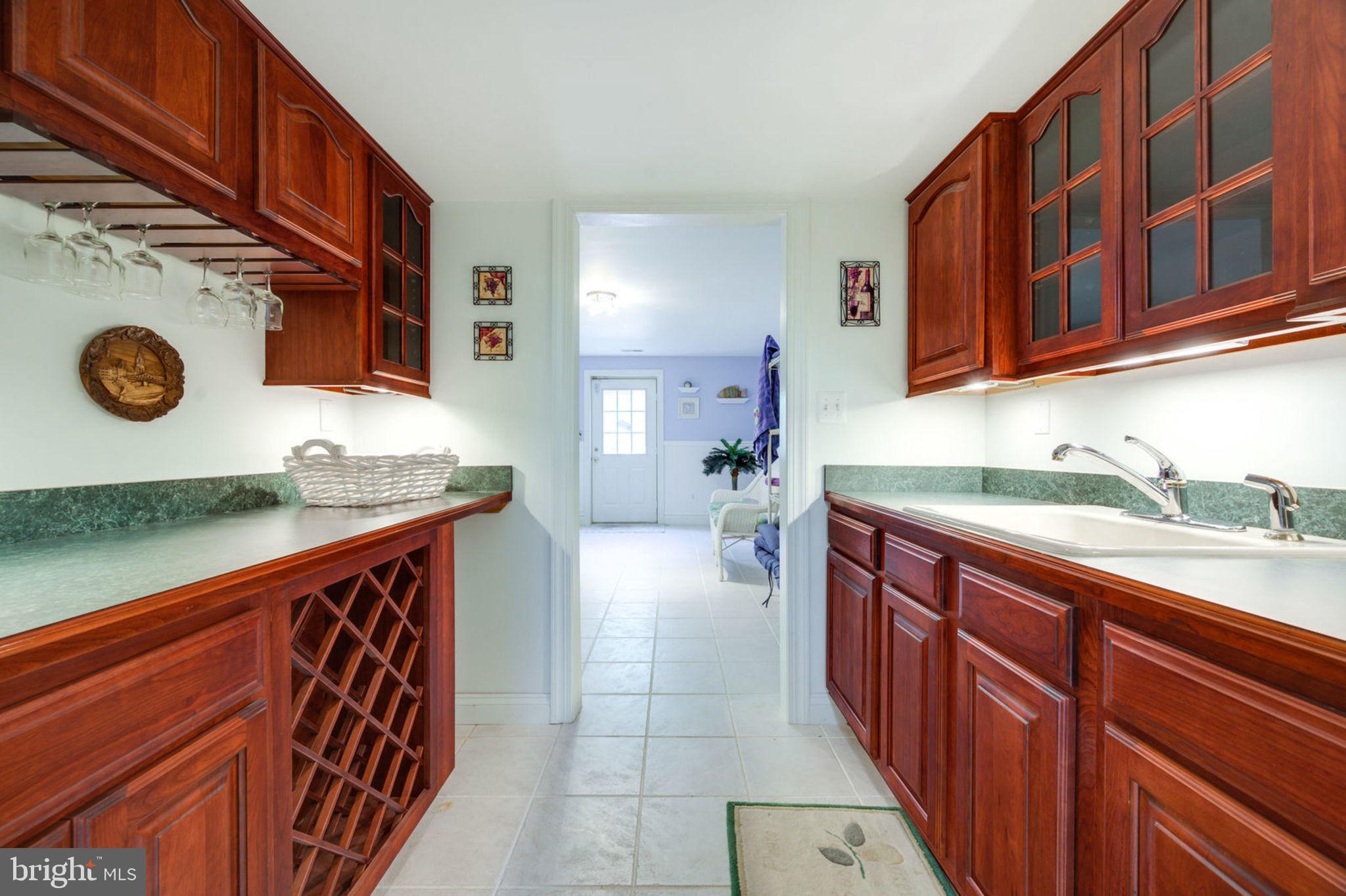 12100 North Walnut Branch Road Reston, VA 20194 - Photo 79 of 124 Wet Bar