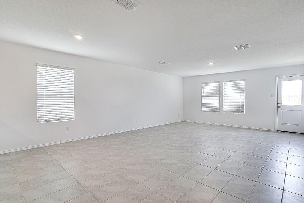 4052 Dublin Ridge Drive Fort Worth, TX 76036 - Photo 3 of 17