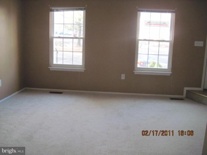 8345 Snowden Oaks Place Laurel, MD 20708 - Photo 2 of 7 Living Room
