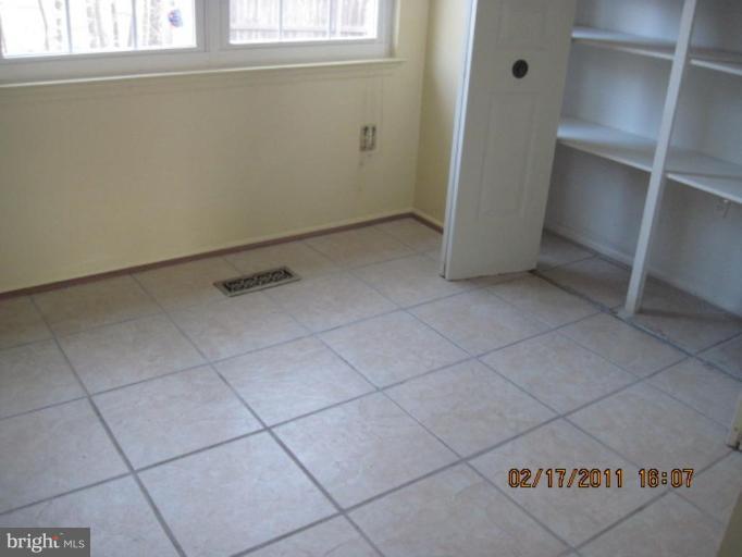 8345 Snowden Oaks Place Laurel, MD 20708 - Photo 3 of 7 Dining Area