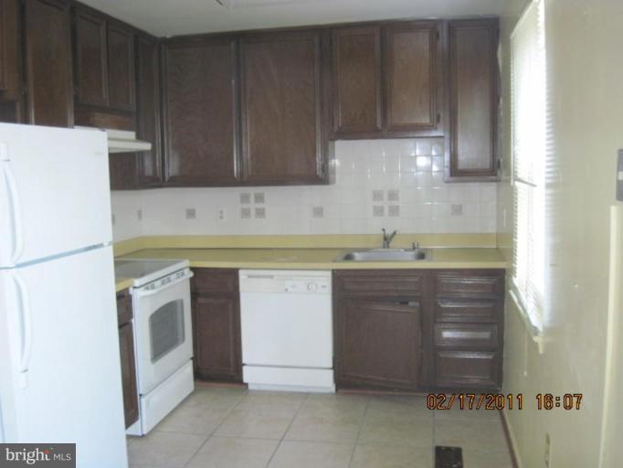 8345 Snowden Oaks Place Laurel, MD 20708 - Photo 7 of 7 Kitchen