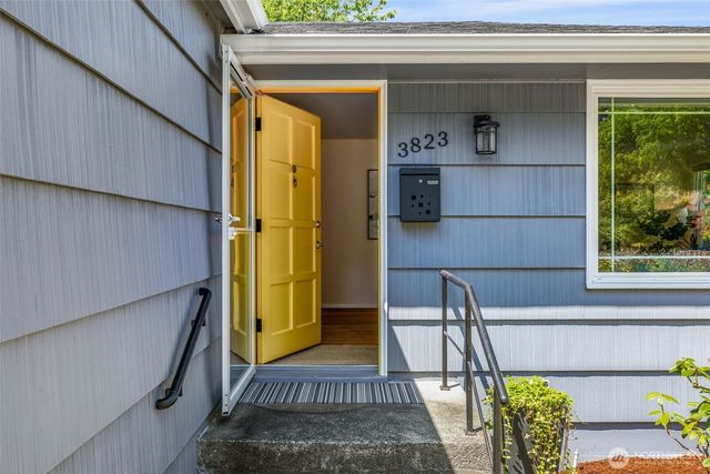 $1,300,000 | 3823 47th Avenue Southwest, Seattle, WA 98116