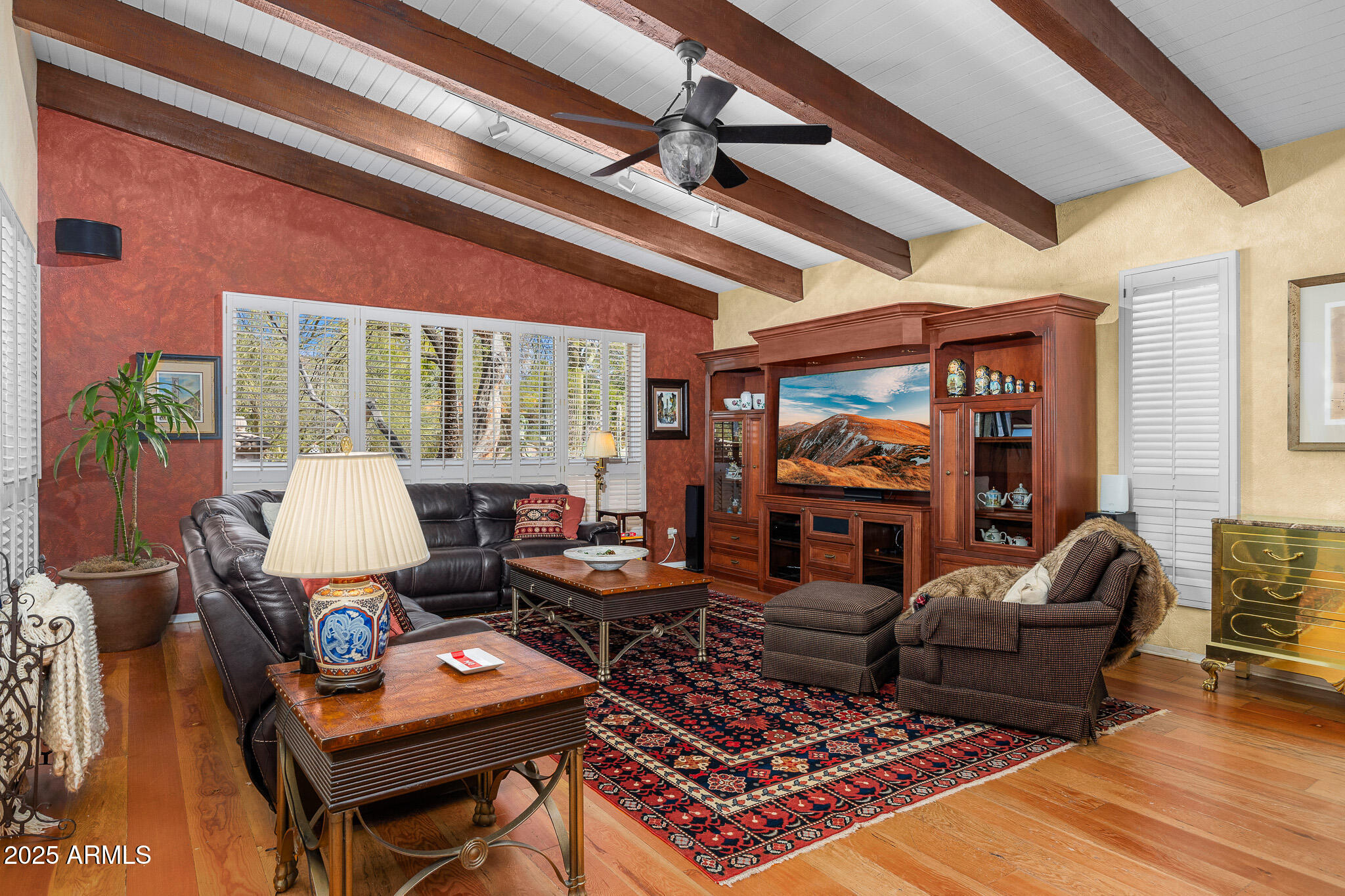 6301 North Camelback Manor Drive, Unit 5 Paradise Valley, AZ 85253 - Photo 4 of 17 family room