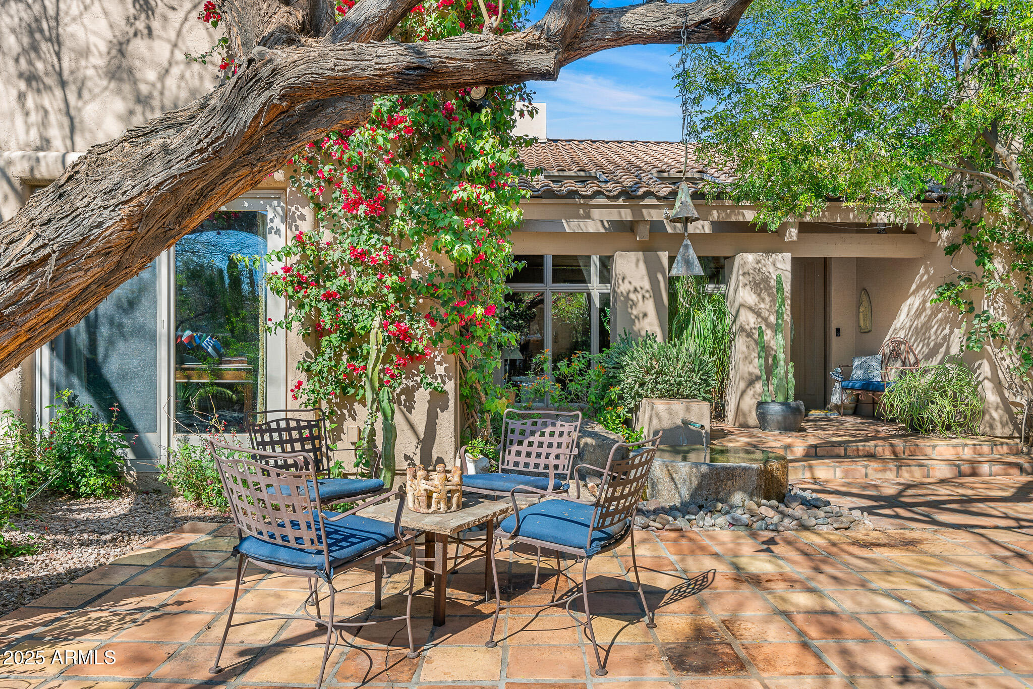 6301 North Camelback Manor Drive, Unit 5 Paradise Valley, AZ 85253 - Photo 5 of 17 front courtyard