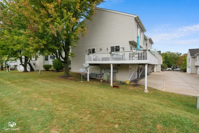 $290,000 | 311 Hidden Creek Lane, Unit 311, North Aurora, IL 60542