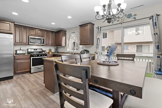 $290,000 | 311 Hidden Creek Lane, Unit 311, North Aurora, IL 60542